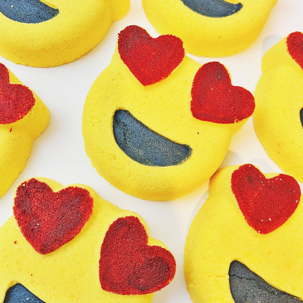 Hearteyes Emoji Bath Bomb - Madeluv