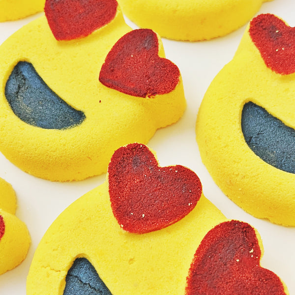 Hearteyes Emoji Bath Bomb - Madeluv