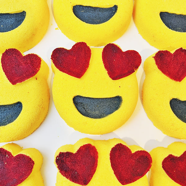 Hearteyes Emoji Bath Bomb - Madeluv