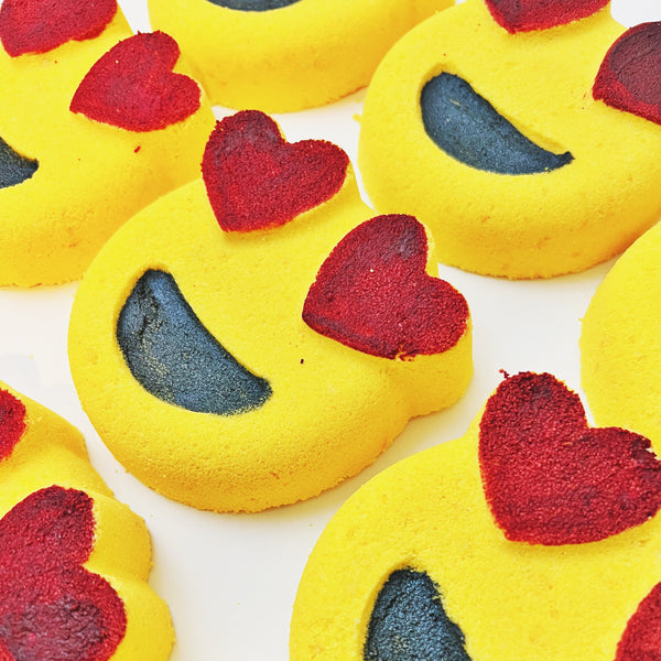 Hearteyes Emoji Bath Bomb - Madeluv