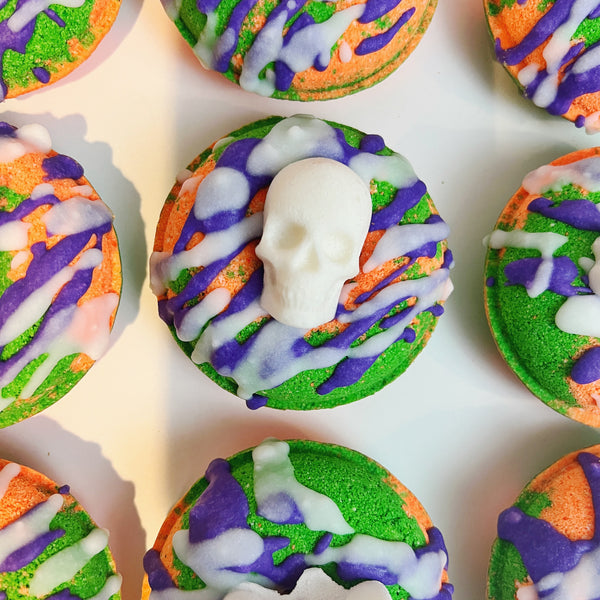 💀🎃 Tobacco & Bay Leaf Doughnut Bath Bomb - Madeluv