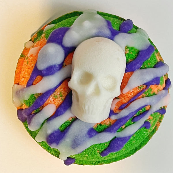 💀🎃 Tobacco & Bay Leaf Doughnut Bath Bomb - Madeluv