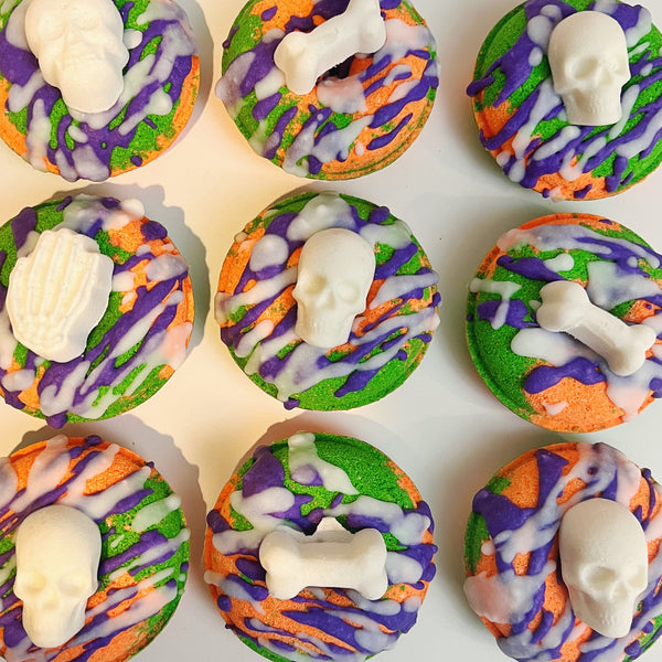 💀🎃 Tobacco & Bay Leaf Doughnut Bath Bomb - Madeluv