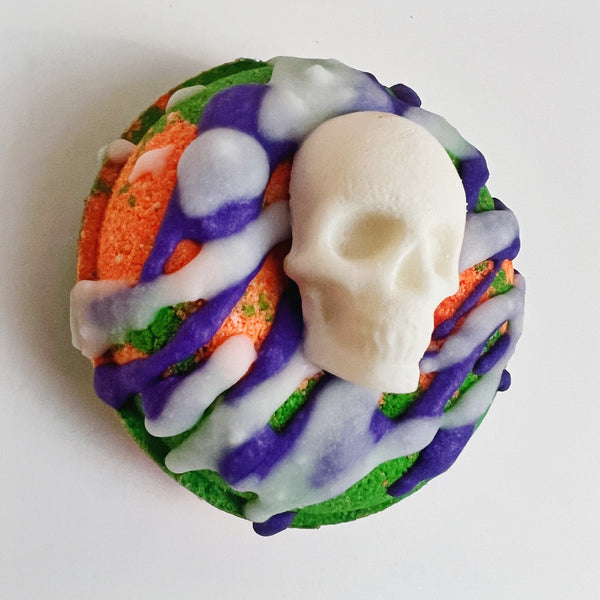 💀🎃 Tobacco & Bay Leaf Doughnut Bath Bomb - Madeluv