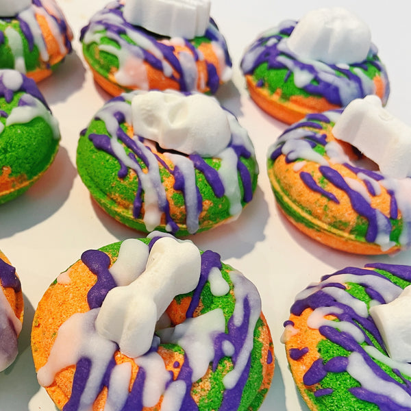💀🎃 Tobacco & Bay Leaf Doughnut Bath Bomb - Madeluv